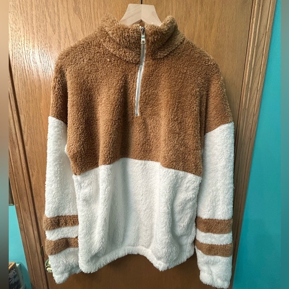 NWOT Sherpa sweatshirt white and tan super soft sweatshirt size Medium - Picture 15 of 15
